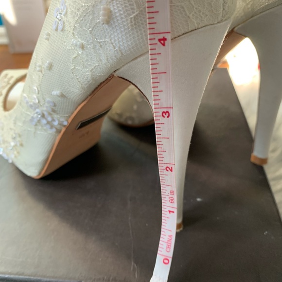 Badgley Mischka women shoes. Size 8 - Picture 8 of 13